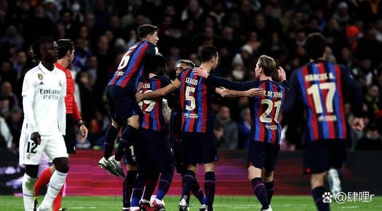 巴斯克斯谈阿拉巴送点:相信VAR决定 裁判判罚没问题